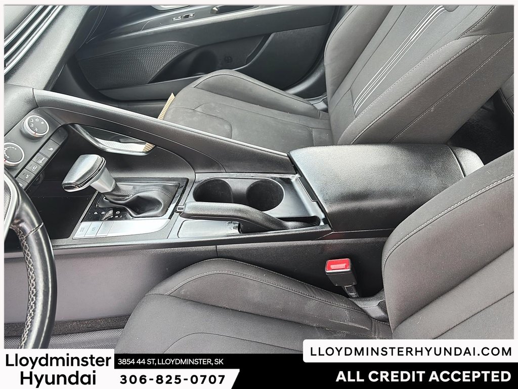 2023 Hyundai Elantra Preferred in Lloydminster, Saskatchewan - 11 - w1024h768px