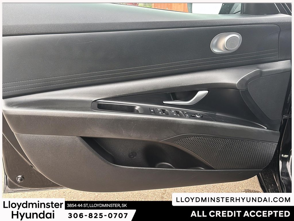 2023 Hyundai Elantra Essential in Lloydminster, Saskatchewan - 13 - w1024h768px