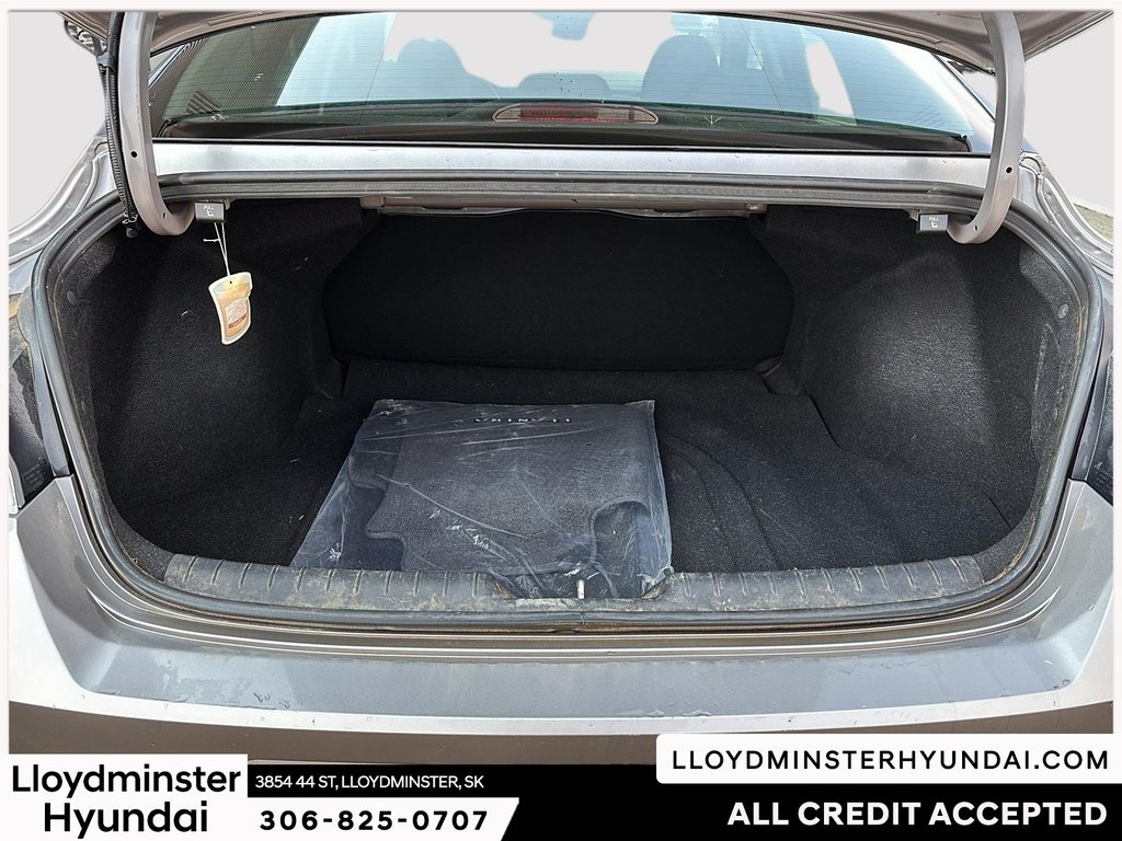 2023 Hyundai Elantra Essential in Lloydminster, Saskatchewan - 9 - w1024h768px