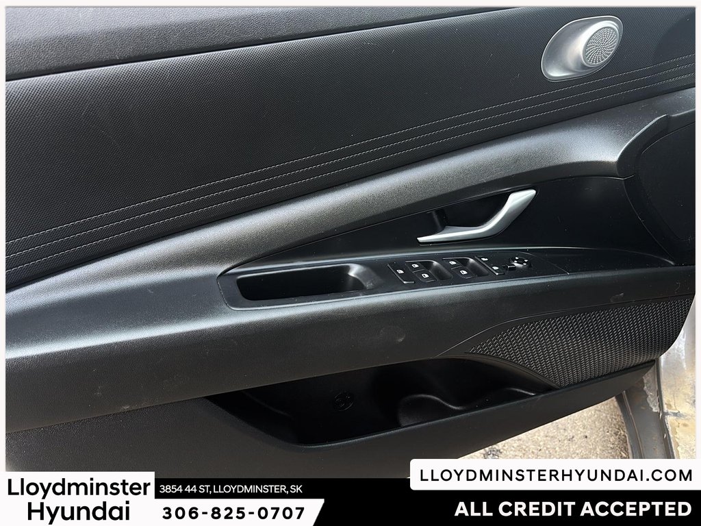 2023 Hyundai Elantra Essential in Lloydminster, Saskatchewan - 13 - w1024h768px