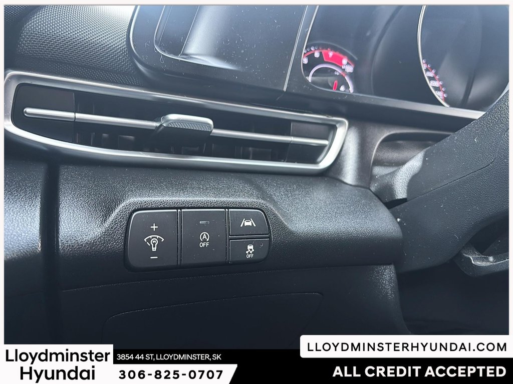 2023 Hyundai Elantra Essential in Lloydminster, Saskatchewan - 18 - w1024h768px