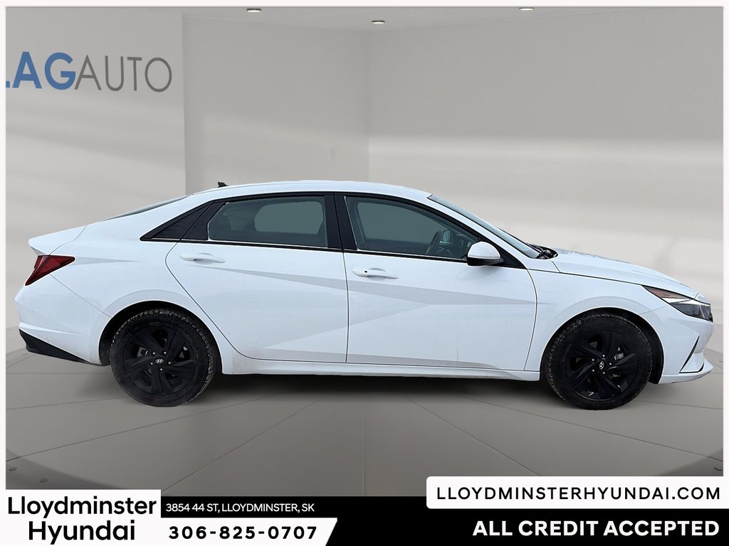 2023 Hyundai Elantra Preferred in Lloydminster, Saskatchewan - 4 - w1024h768px