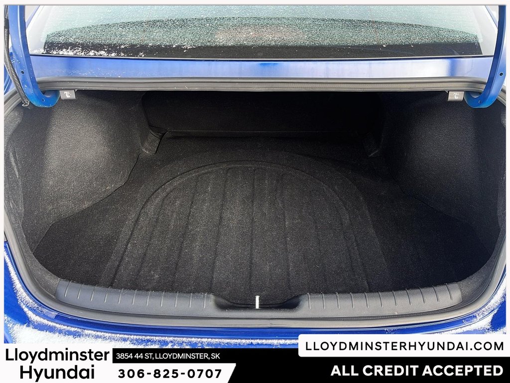 2023 Hyundai Elantra Preferred in Lloydminster, Saskatchewan - 9 - w1024h768px