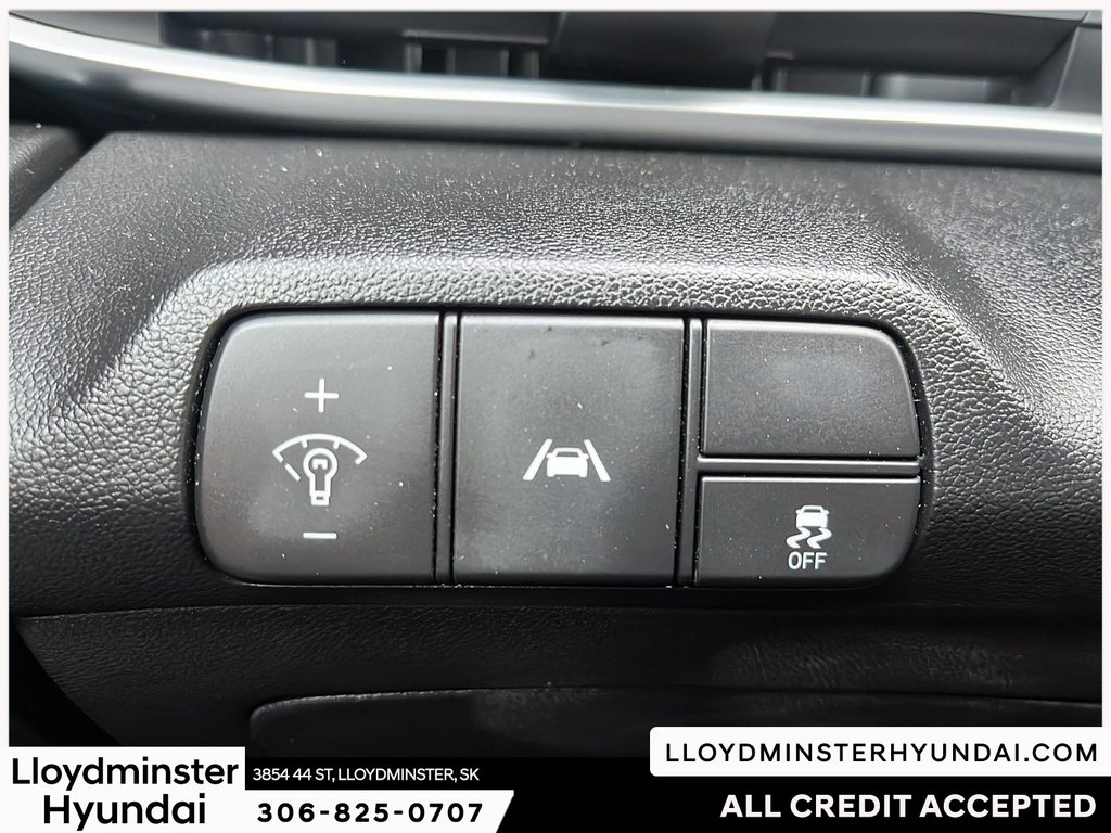 2023 Hyundai Elantra Preferred in Lloydminster, Saskatchewan - 19 - w1024h768px