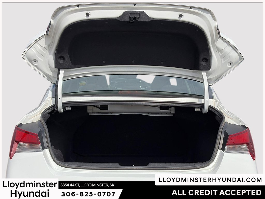 2024 Hyundai Elantra Preferred in Lloydminster, Saskatchewan - 11 - w1024h768px