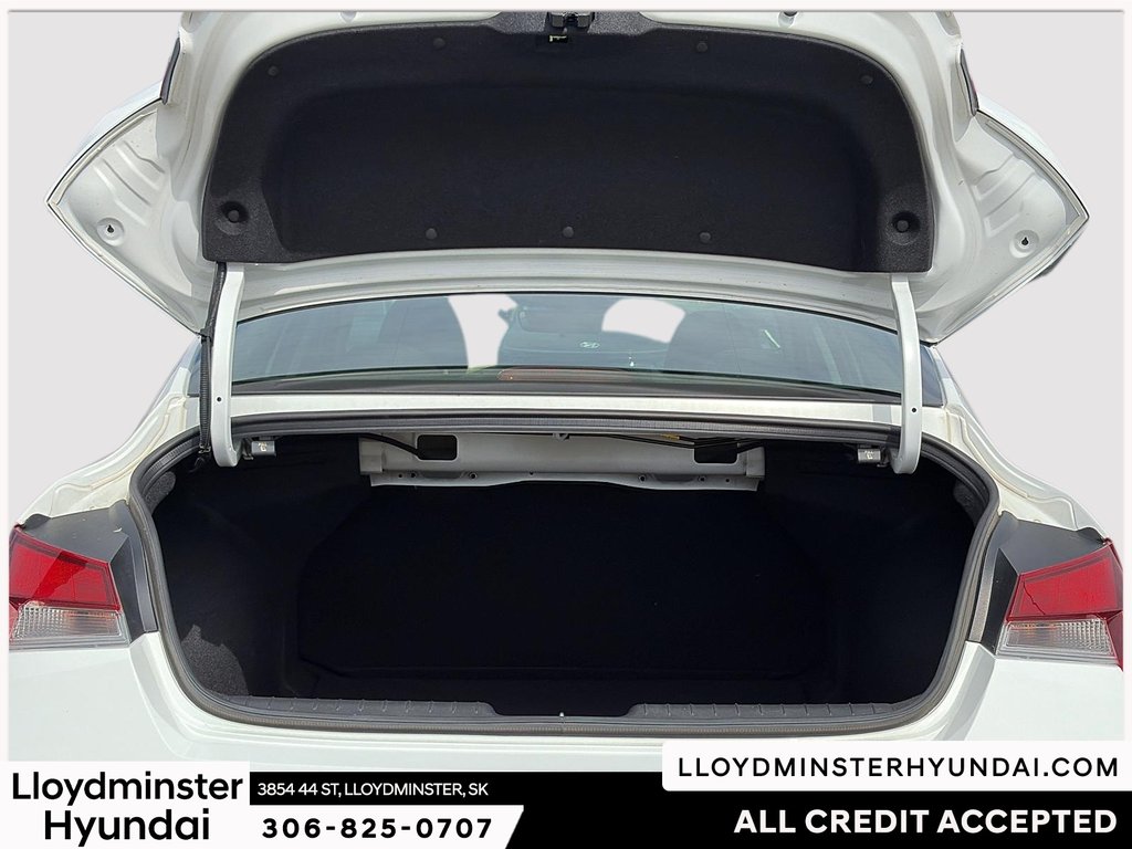 2024 Hyundai Elantra Preferred in Lloydminster, Saskatchewan - 10 - w1024h768px