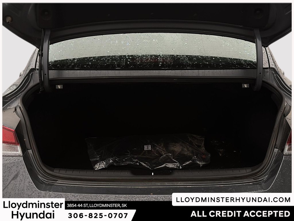 2025 Hyundai Elantra Essential in Lloydminster, Saskatchewan - 9 - w1024h768px