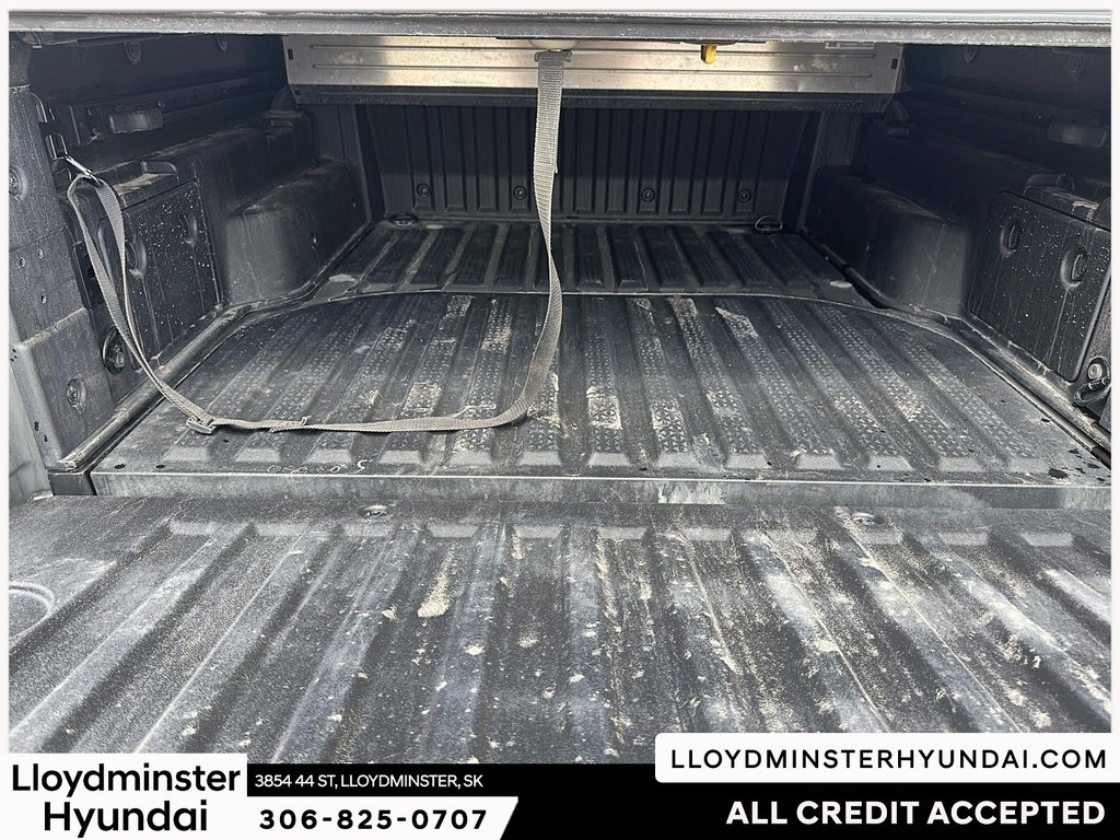 2025 Hyundai Santa Cruz Preferred in Lloydminster, Saskatchewan - 19 - w1024h768px