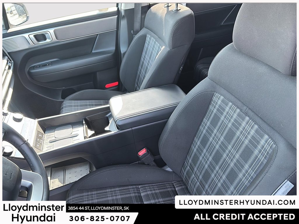 2024 Hyundai Santa Fe Hybrid Preferred in Lloydminster, Saskatchewan - 11 - w1024h768px