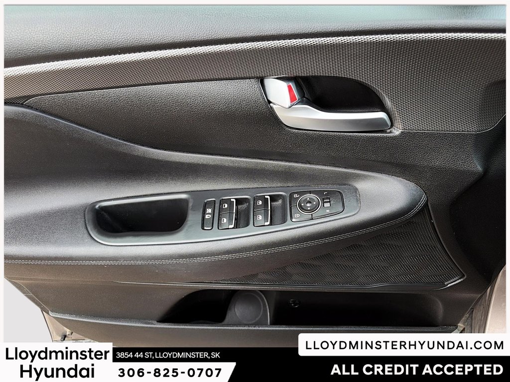 2019 Hyundai Santa Fe Preferred 2.0 in Lloydminster, Saskatchewan - 15 - w1024h768px