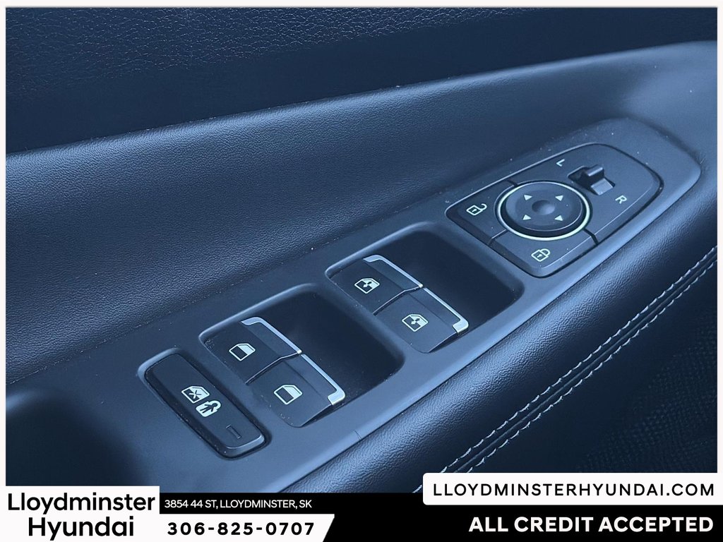 2021 Hyundai Santa Fe Preferred in Lloydminster, Saskatchewan - 12 - w1024h768px