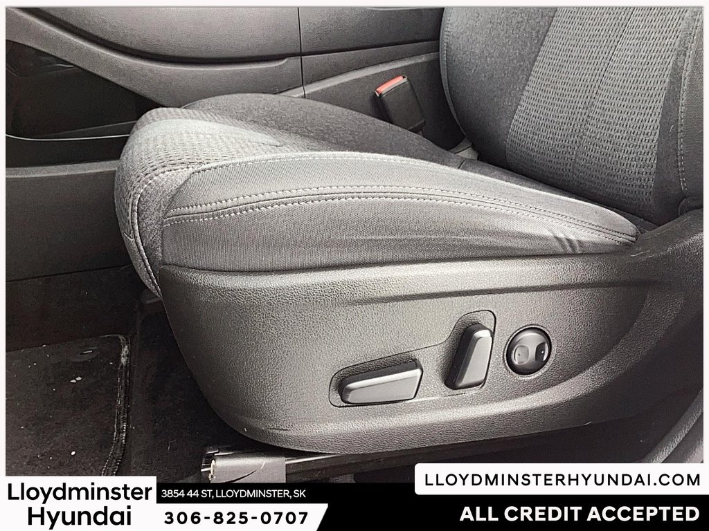 2023 Hyundai Santa Fe Preferred in Lloydminster, Saskatchewan - 17 - w1024h768px