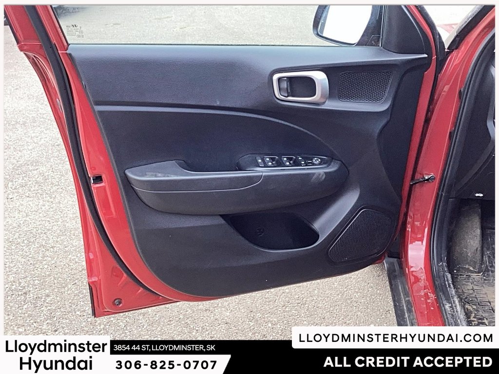 2022 Hyundai Venue Essential in Lloydminster, Saskatchewan - 10 - w1024h768px