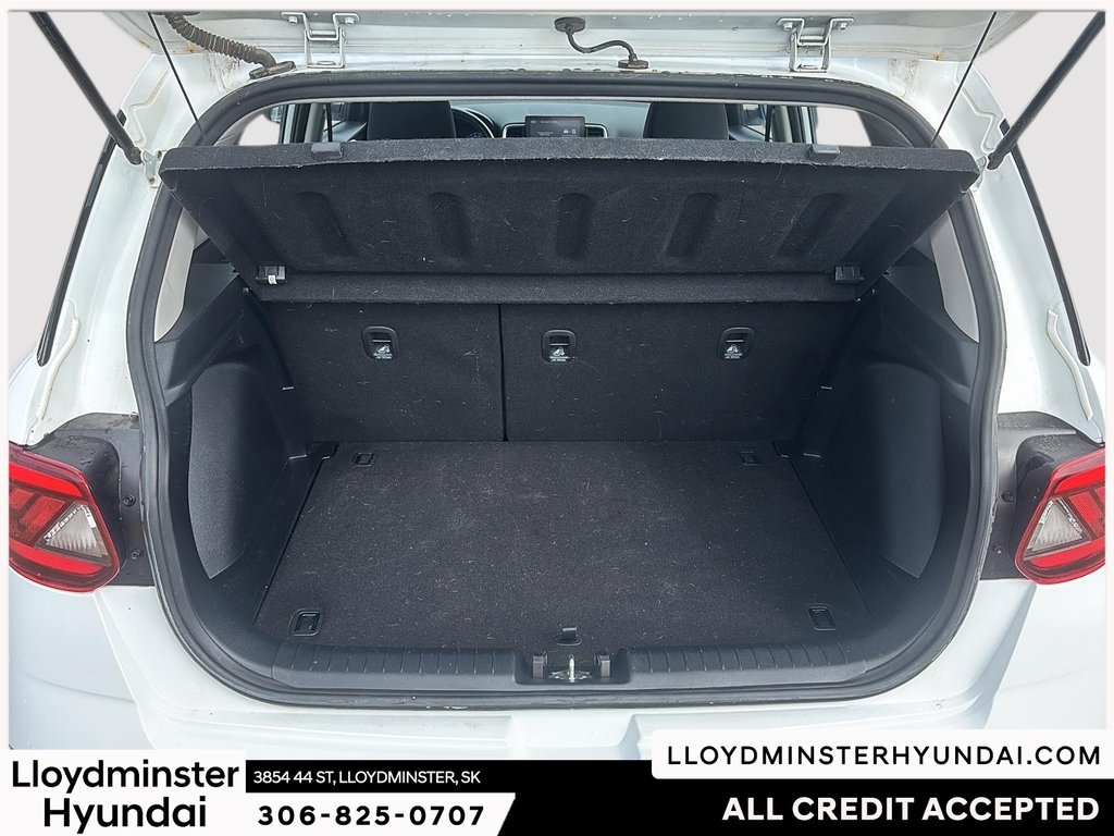 2022 Hyundai Venue Preferred in Lloydminster, Saskatchewan - 9 - w1024h768px