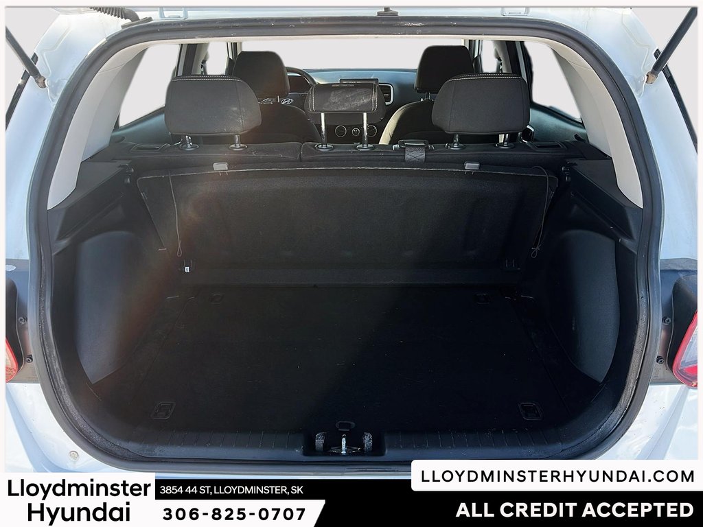 2022 Hyundai Venue Preferred in Lloydminster, Saskatchewan - 5 - w1024h768px