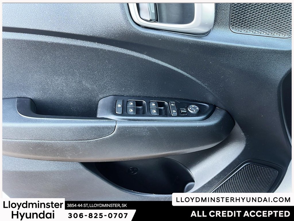 2022 Hyundai Venue Preferred in Lloydminster, Saskatchewan - 15 - w1024h768px
