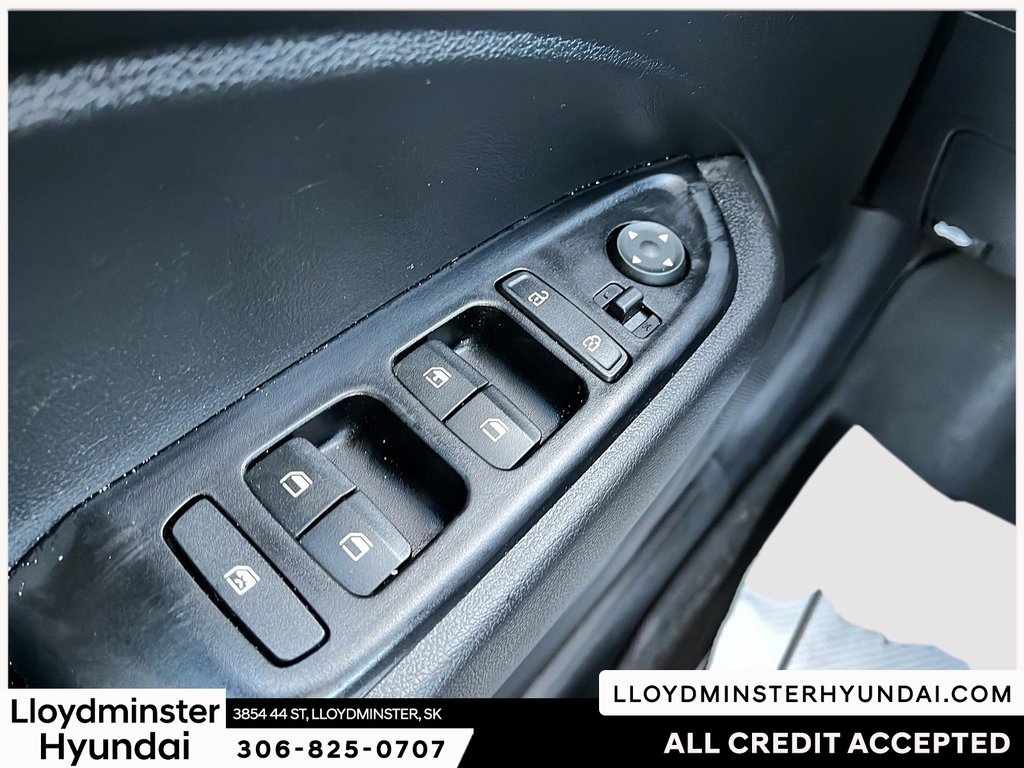 2023 Hyundai Venue Essential in Lloydminster, Saskatchewan - 15 - w1024h768px