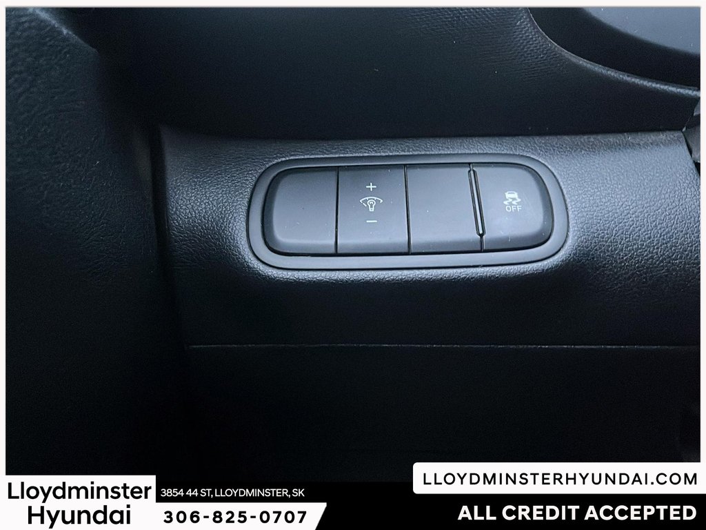 2023 Hyundai Venue Essential in Lloydminster, Saskatchewan - 17 - w1024h768px