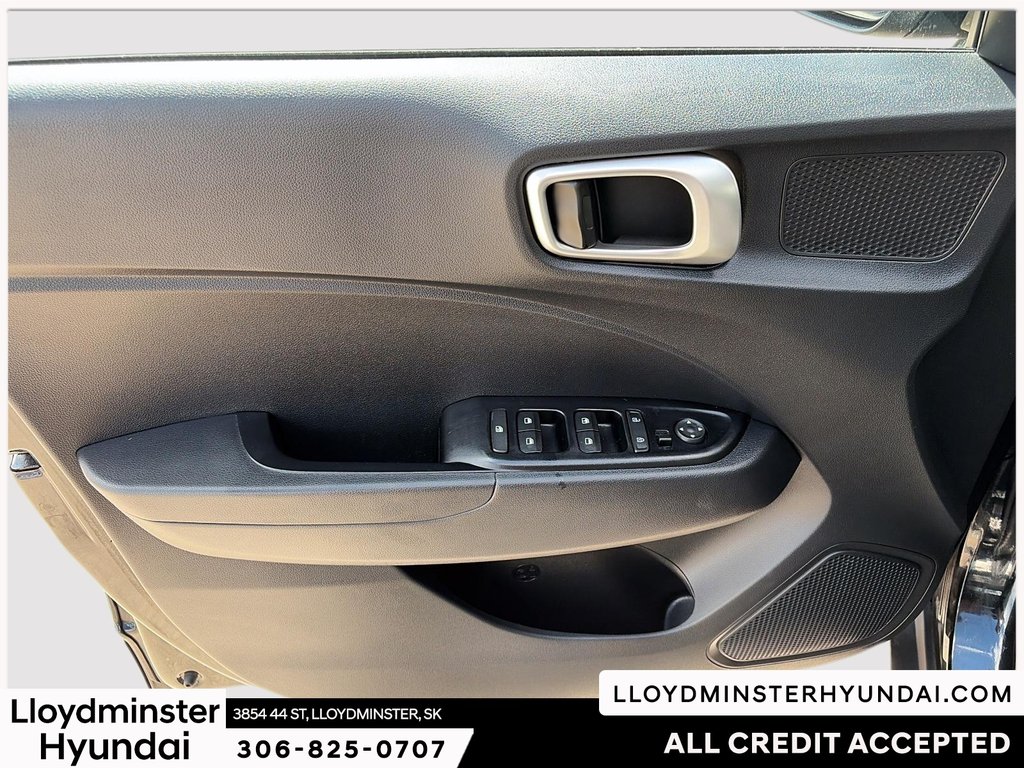 2023 Hyundai Venue Preferred in Lloydminster, Saskatchewan - 15 - w1024h768px