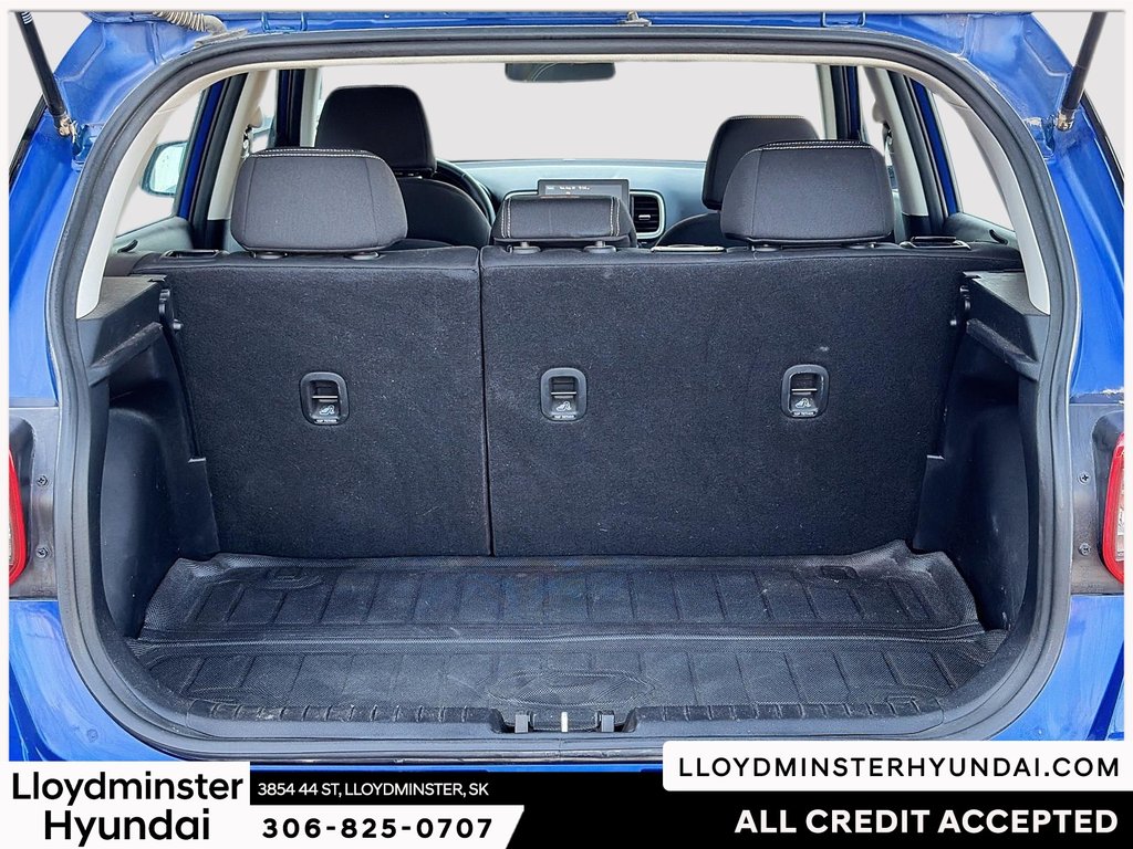 2023 Hyundai Venue Preferred in Lloydminster, Saskatchewan - 9 - w1024h768px