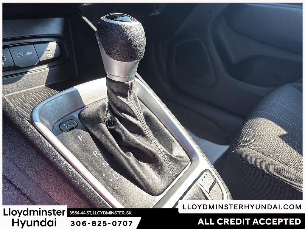 2024 Hyundai Venue Essential in Lloydminster, Saskatchewan - 17 - w1024h768px