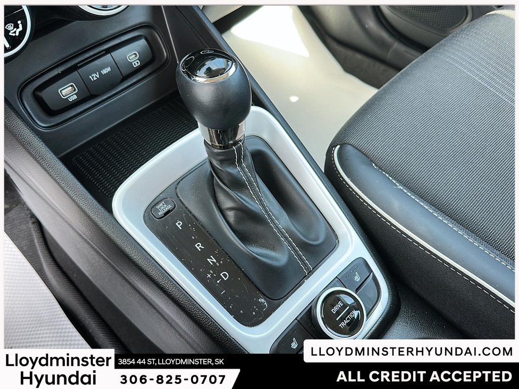 2025 Hyundai Venue Ultimate in Lloydminster, Saskatchewan - 17 - w1024h768px
