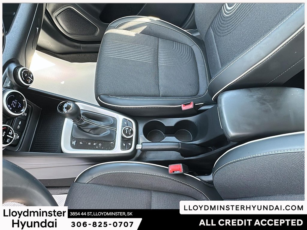 2025 Hyundai Venue Ultimate in Lloydminster, Saskatchewan - 12 - w1024h768px