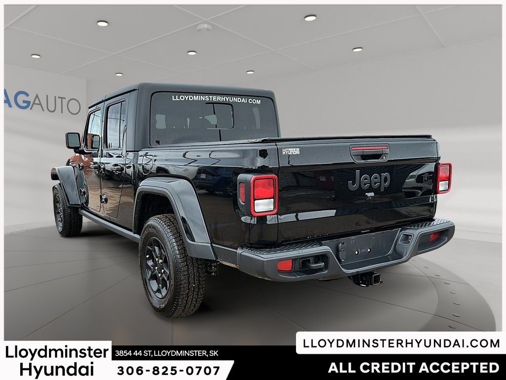 2023 Jeep Gladiator Sport S in Lloydminster, Saskatchewan - 7 - w1024h768px