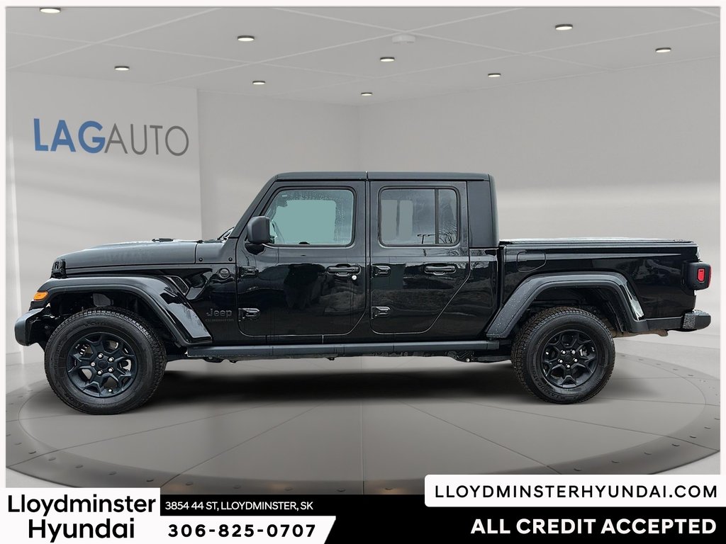 2023 Jeep Gladiator Sport S in Lloydminster, Saskatchewan - 8 - w1024h768px