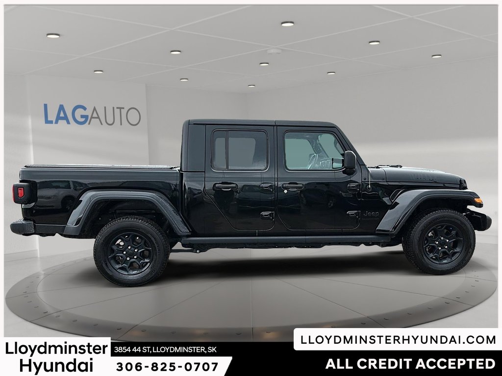 2023 Jeep Gladiator Sport S in Lloydminster, Saskatchewan - 4 - w1024h768px