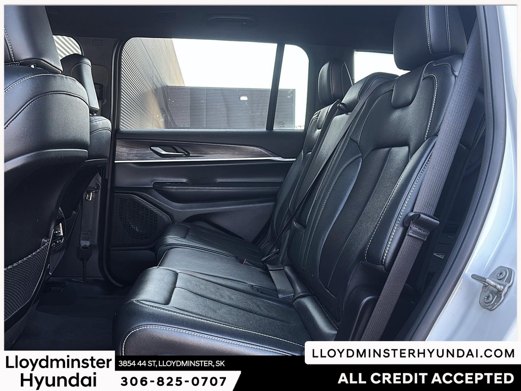 2024 Jeep Grand Cherokee L Limited in Lloydminster, Saskatchewan - 12 - w1024h768px