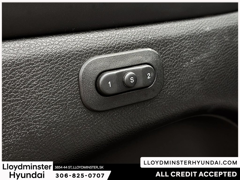 2018 Jeep Grand Cherokee Overland in Lloydminster, Saskatchewan - 15 - w1024h768px