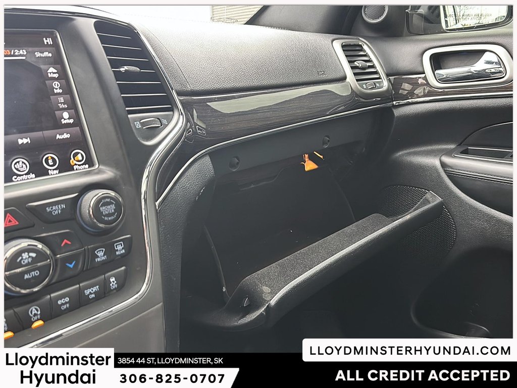 2018 Jeep Grand Cherokee Overland in Lloydminster, Saskatchewan - 25 - w1024h768px