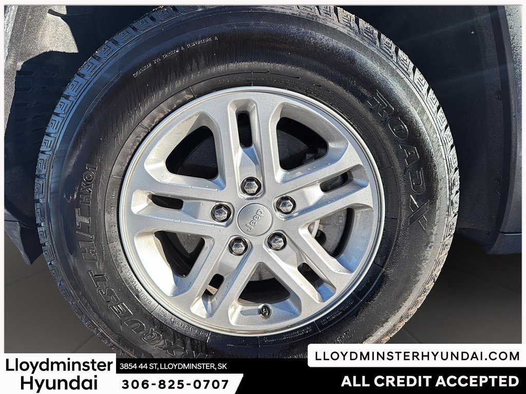 2023 Jeep Grand Cherokee Laredo in Lloydminster, Saskatchewan - 10 - w1024h768px