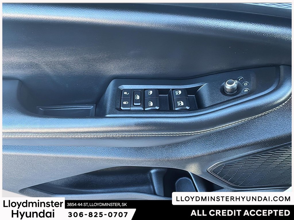 2023 Jeep Grand Cherokee Laredo in Lloydminster, Saskatchewan - 13 - w1024h768px