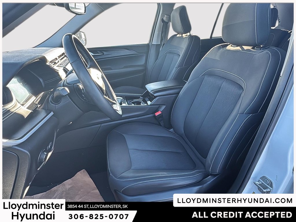 2023 Jeep Grand Cherokee Laredo in Lloydminster, Saskatchewan - 11 - w1024h768px