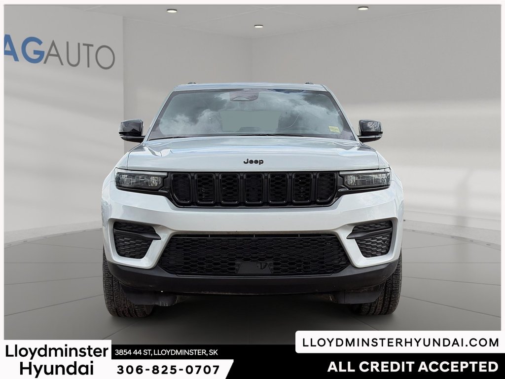 2024 Jeep Grand Cherokee Altitude in Lloydminster, Saskatchewan - 2 - w1024h768px