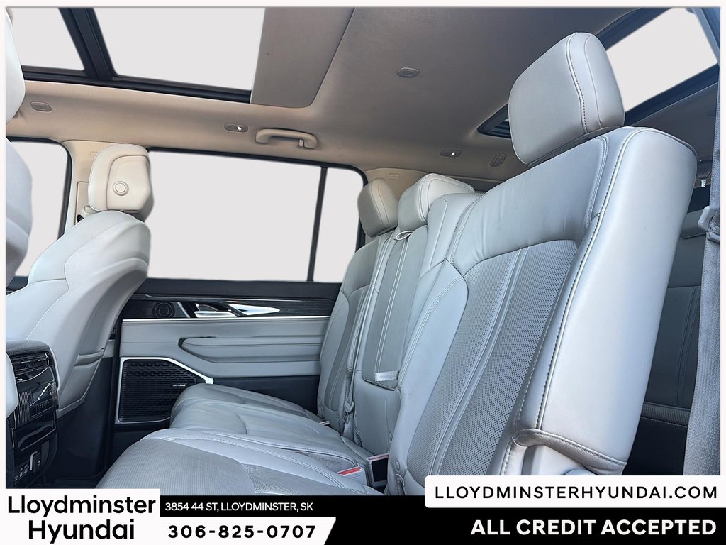 2022 Jeep Wagoneer Series II in Lloydminster, Saskatchewan - 15 - w1024h768px