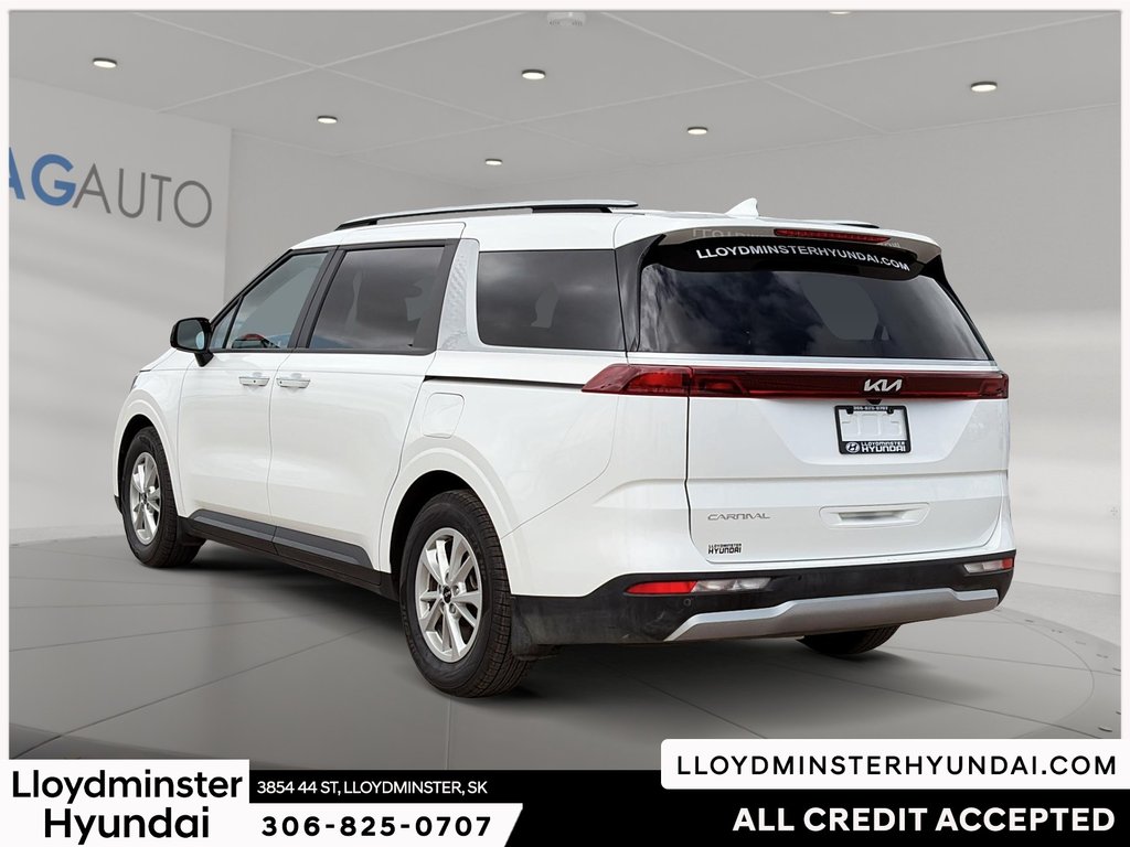 2024 Kia Carnival LX in Lloydminster, Saskatchewan - 7 - w1024h768px