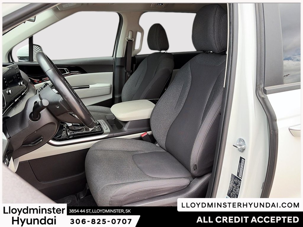 2024 Kia Carnival LX in Lloydminster, Saskatchewan - 13 - w1024h768px