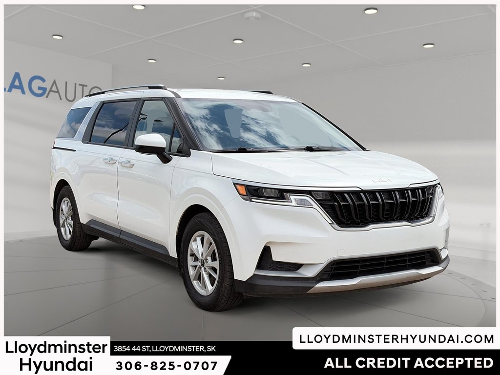 2024 Kia Carnival LX in Lloydminster, Saskatchewan - 3 - w1024h768px