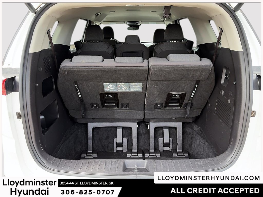 2024 Kia Carnival LX in Lloydminster, Saskatchewan - 9 - w1024h768px