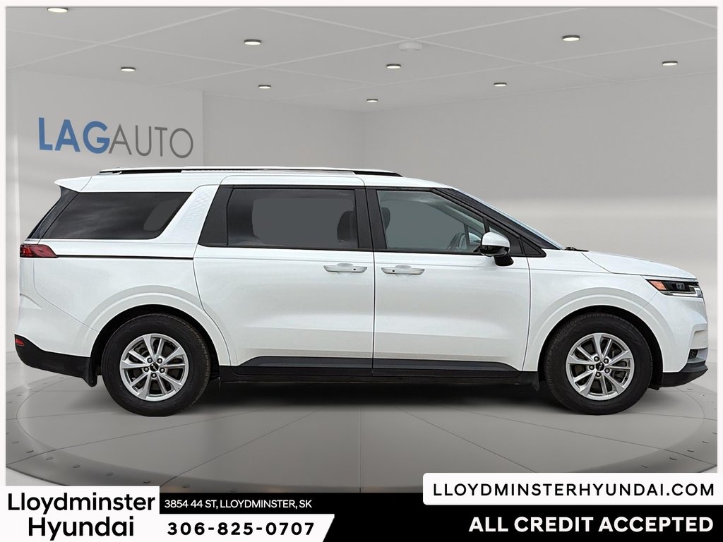 2024 Kia Carnival LX in Lloydminster, Saskatchewan - 4 - w1024h768px