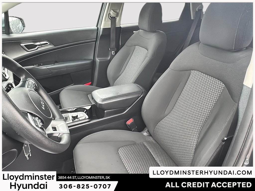 2023 Kia Sportage LX in Lloydminster, Saskatchewan - 11 - w1024h768px
