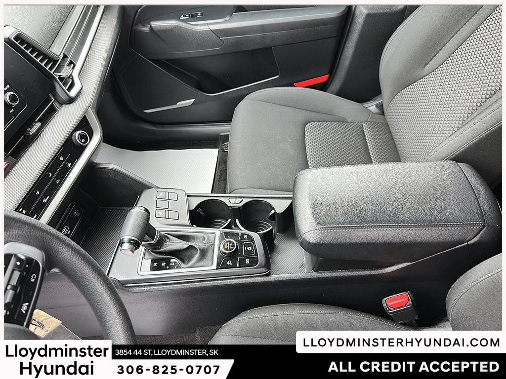 2023 Kia Sportage LX in Lloydminster, Saskatchewan - 12 - w1024h768px