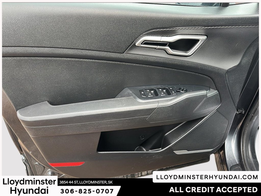 2023 Kia Sportage LX in Lloydminster, Saskatchewan - 13 - w1024h768px