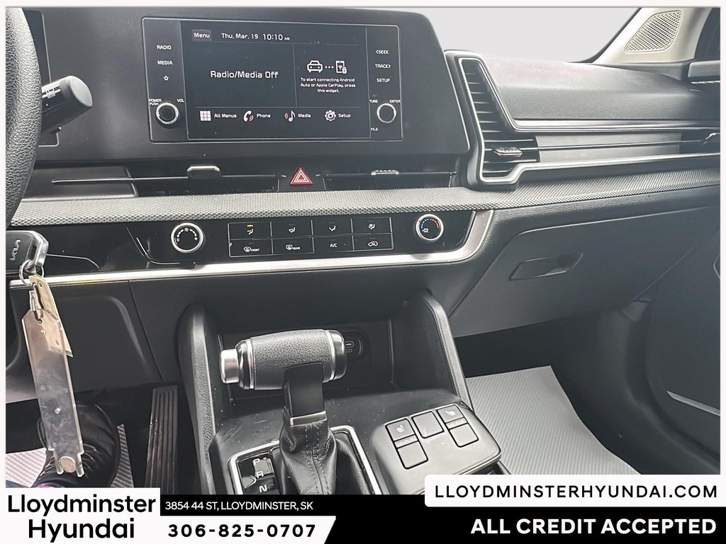 2023 Kia Sportage LX in Lloydminster, Saskatchewan - 20 - w1024h768px