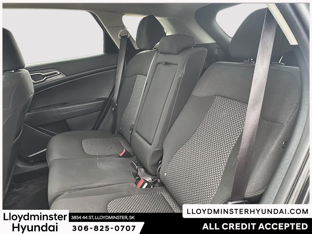 2023 Kia Sportage LX in Lloydminster, Saskatchewan - 21 - w1024h768px