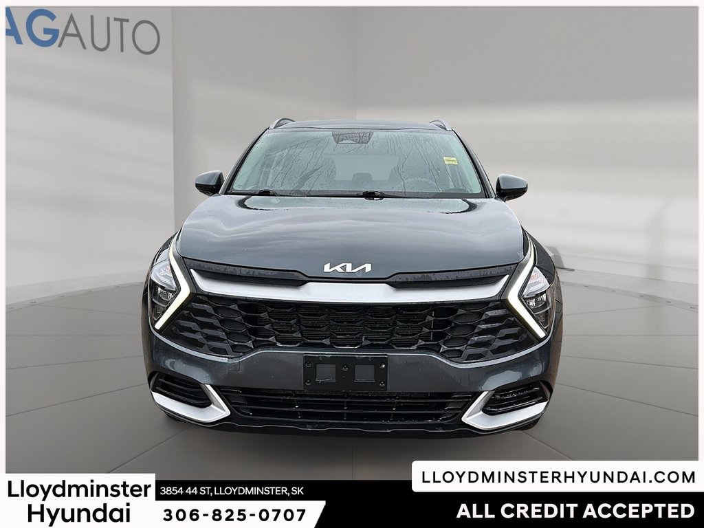 2023 Kia Sportage LX in Lloydminster, Saskatchewan - 2 - w1024h768px