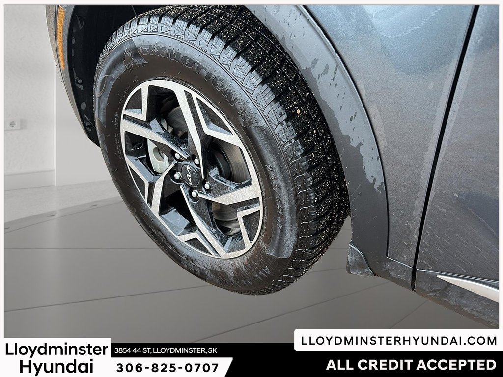 2023 Kia Sportage LX in Lloydminster, Saskatchewan - 10 - w1024h768px